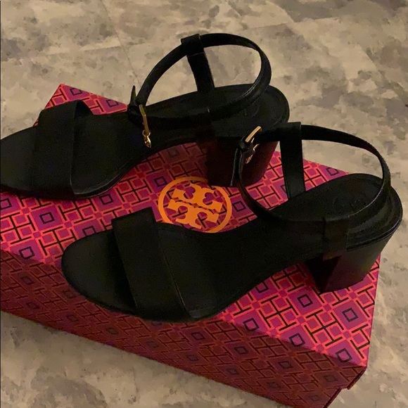 Tory Burch sandal - Picture 2 of 5